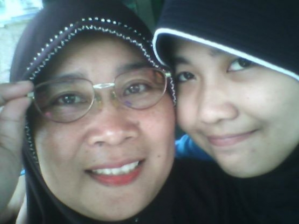 Mother and Child by Sri Agung Mulyaningsih