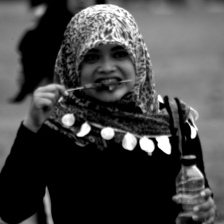 makan duduk dong mba.... by aloysius hermawan