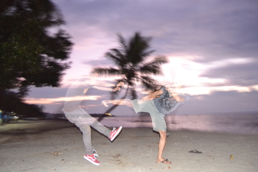 Battle In The Beach by willy kresna maulana